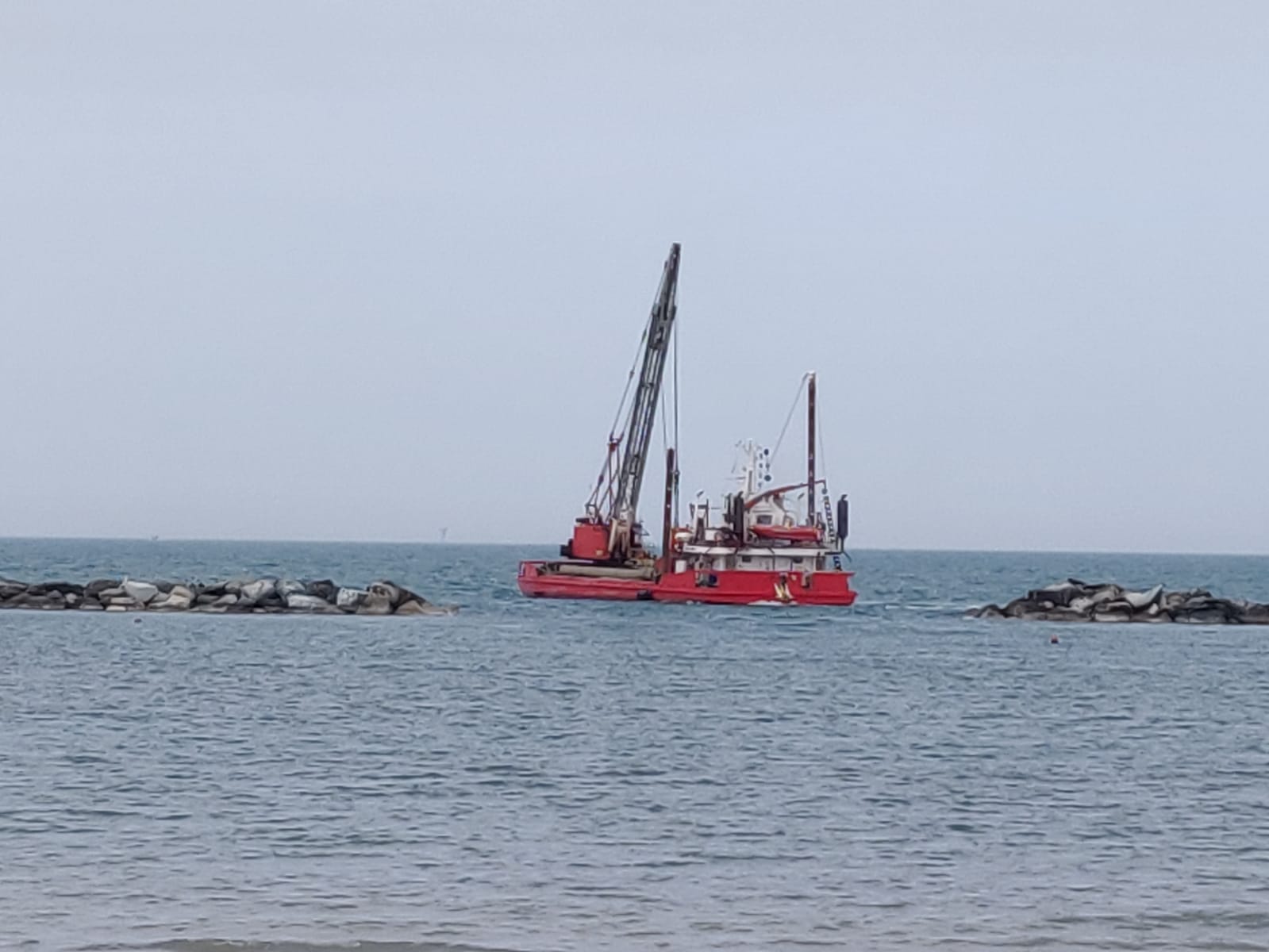 Iniziati i lavori sulla condotta a mare dell’impianto di sollevamento acque bianche di P.zza Volta foto 