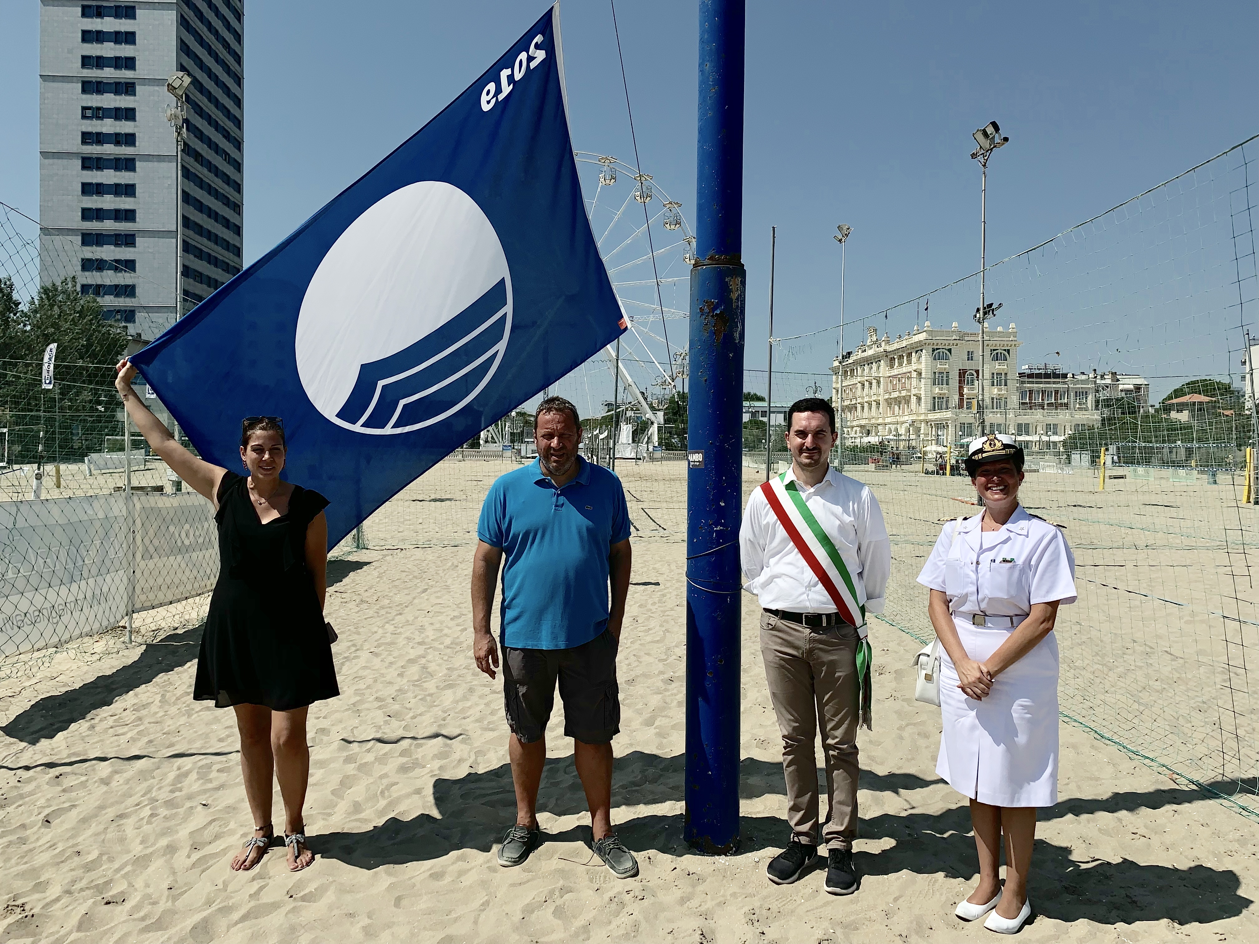 Issata la Bandiera Blu sulle spiagge di Cesenatico foto 