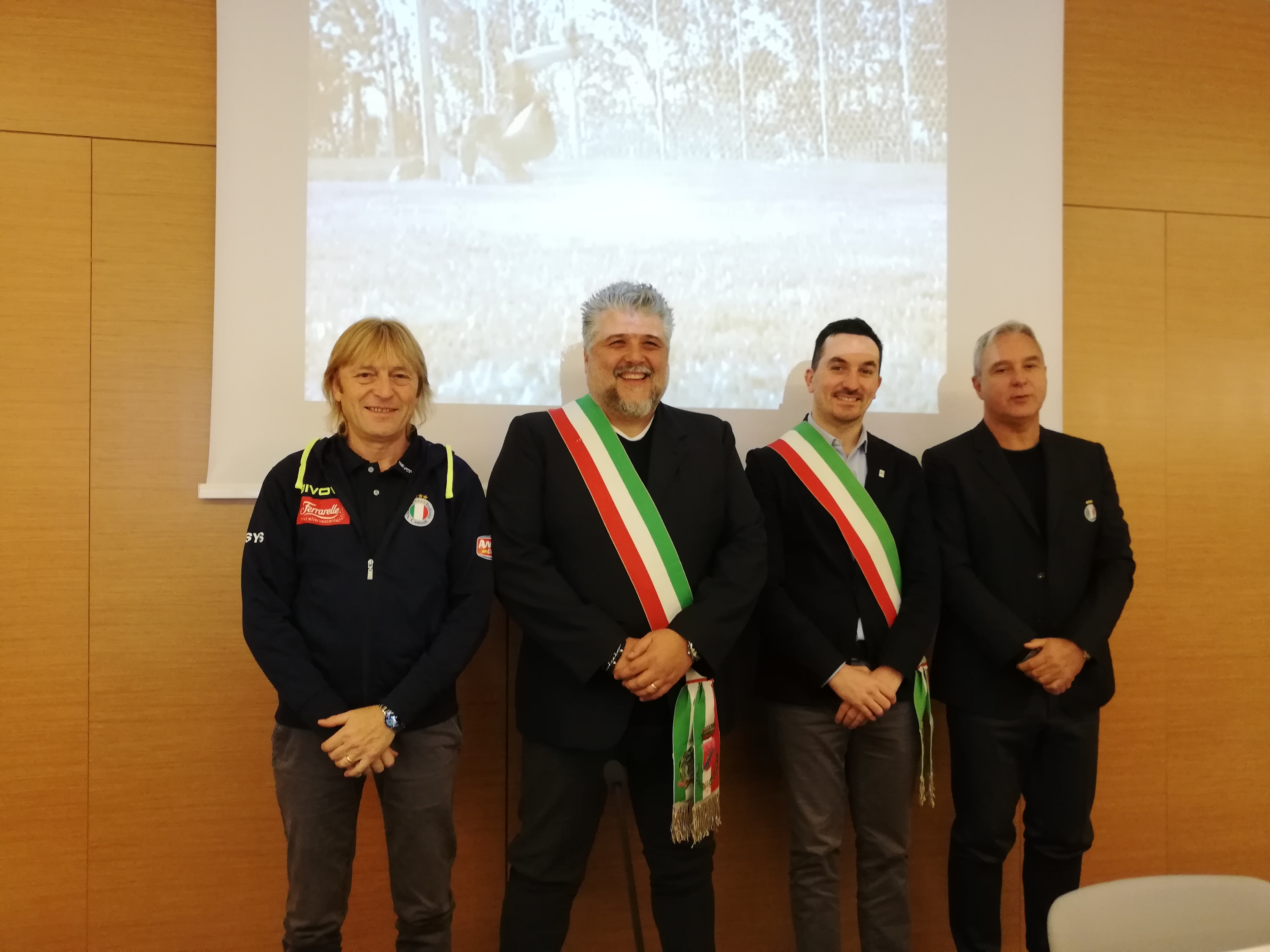 Rinviata la partita della Nazionale Cantanti foto 