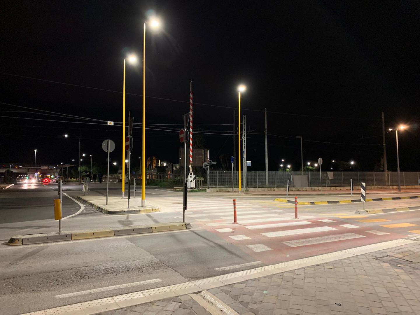 Illuminazione degli attraversamenti, efficientamento energetico e realizzazione di illuminazione  foto 