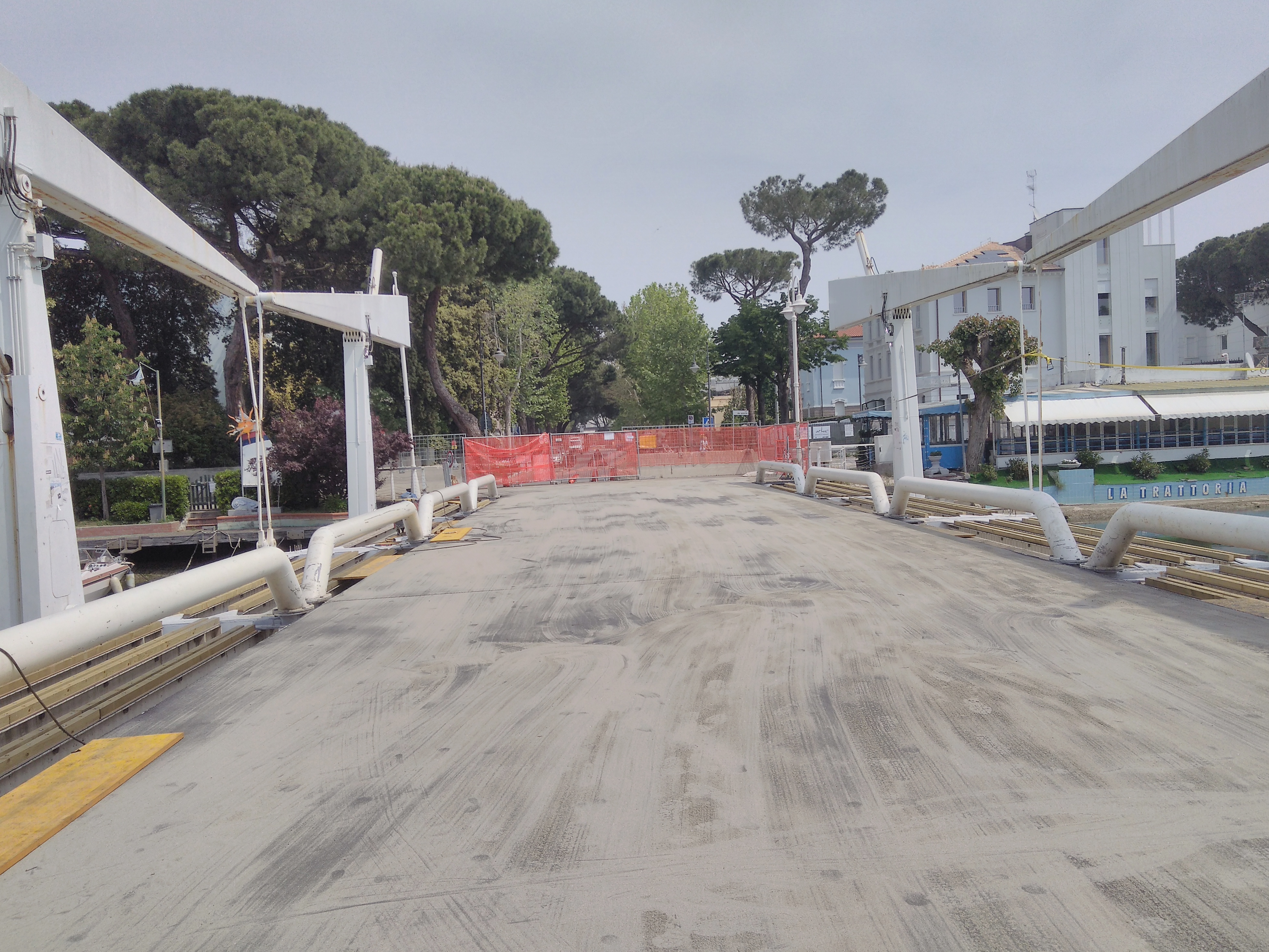 Proseguono i lavori di manutenzione al Ponte Mobile in via A.Garibaldi foto 