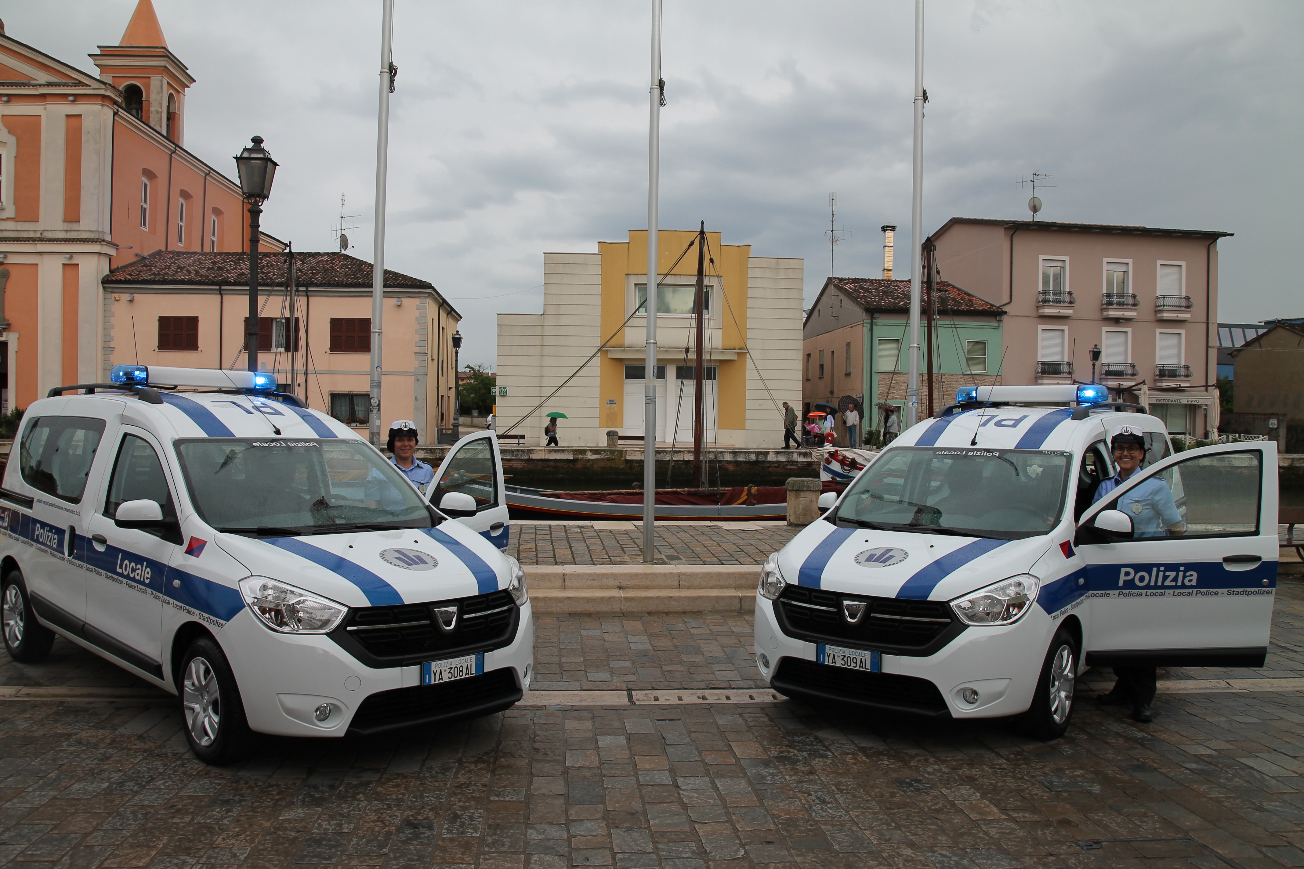 Inaugurati due nuovi mezzi della Polizia Municipale foto 