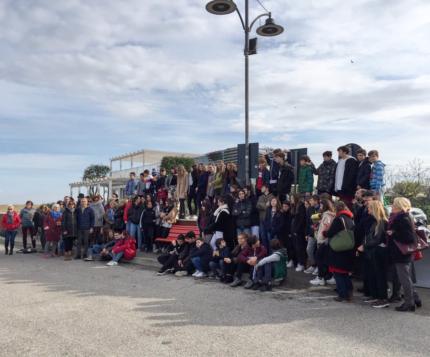 Inaugurato il progetto Panchine Rosse