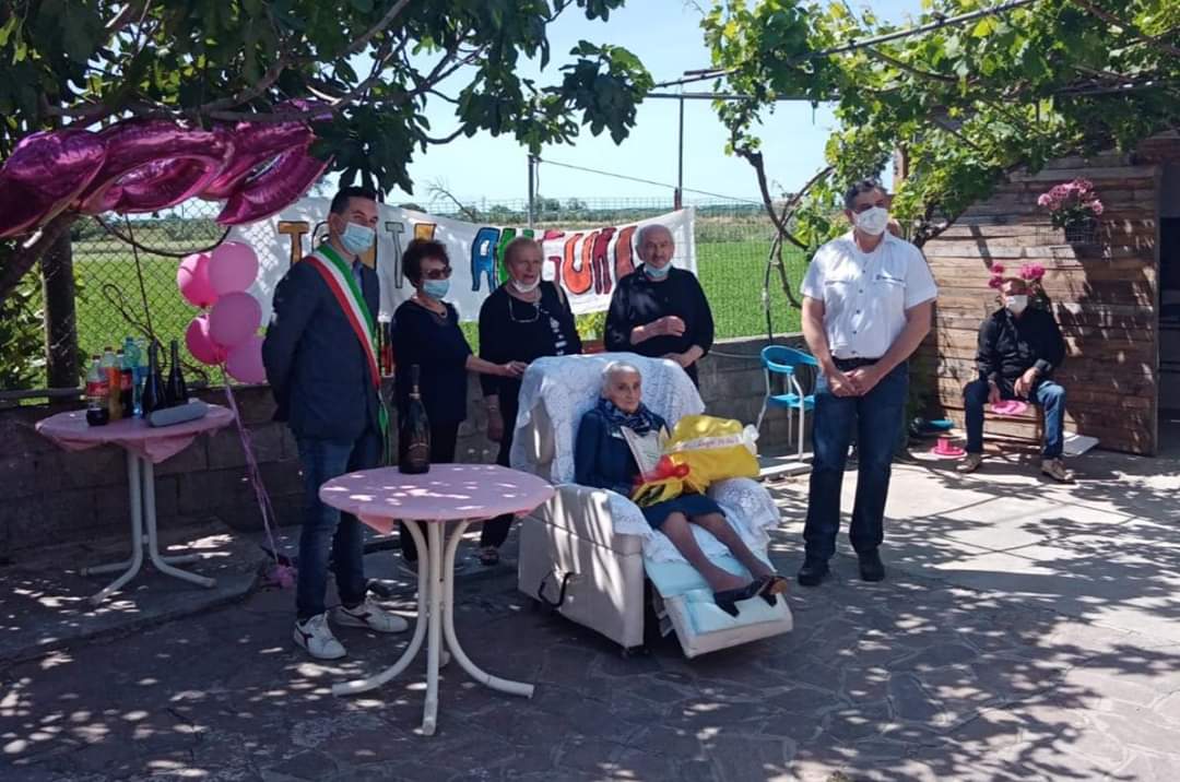 La signora Nella Pirini compie 100 anni