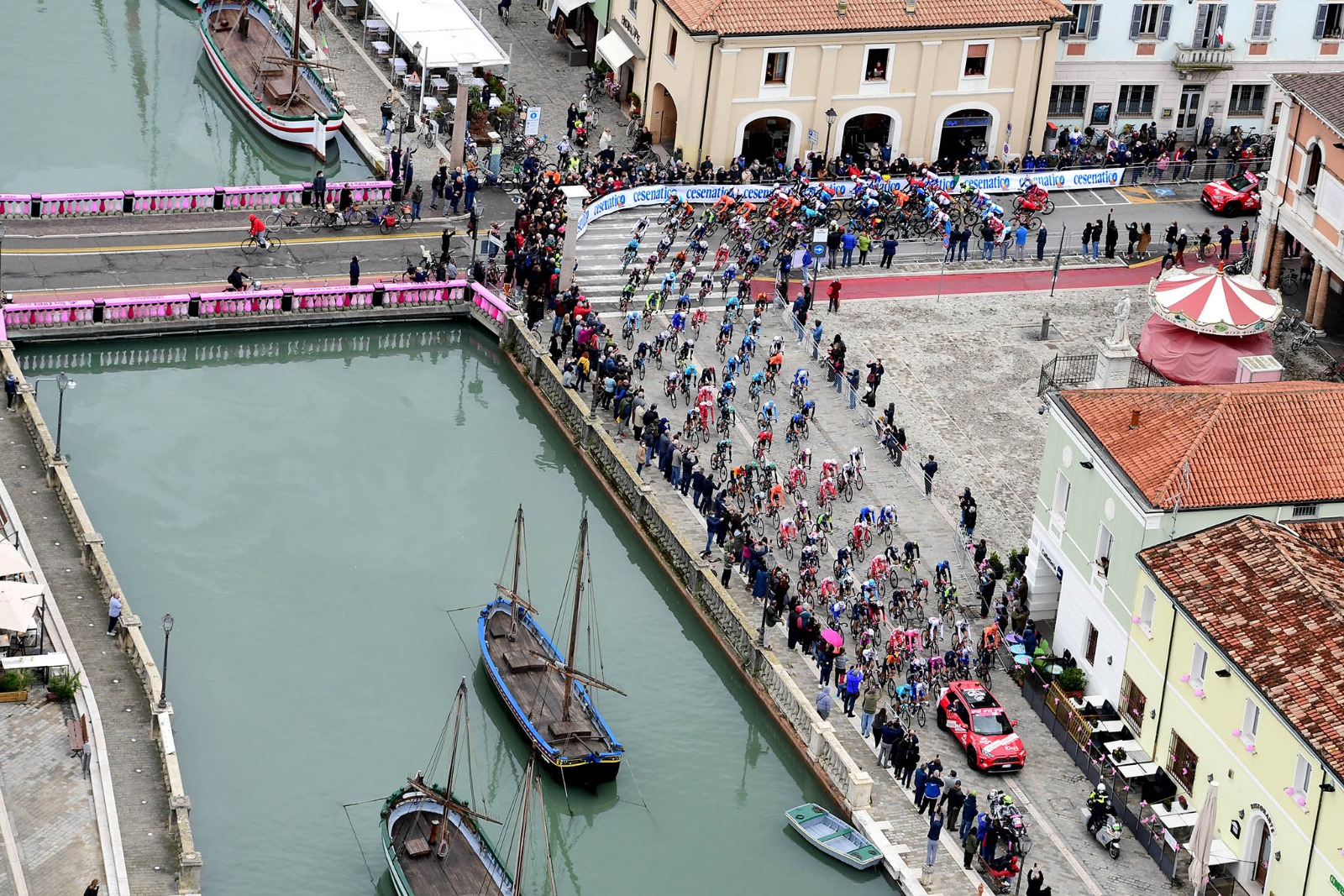 Il Giro d'Italia ha colorato Cesenatico e la Romagna
