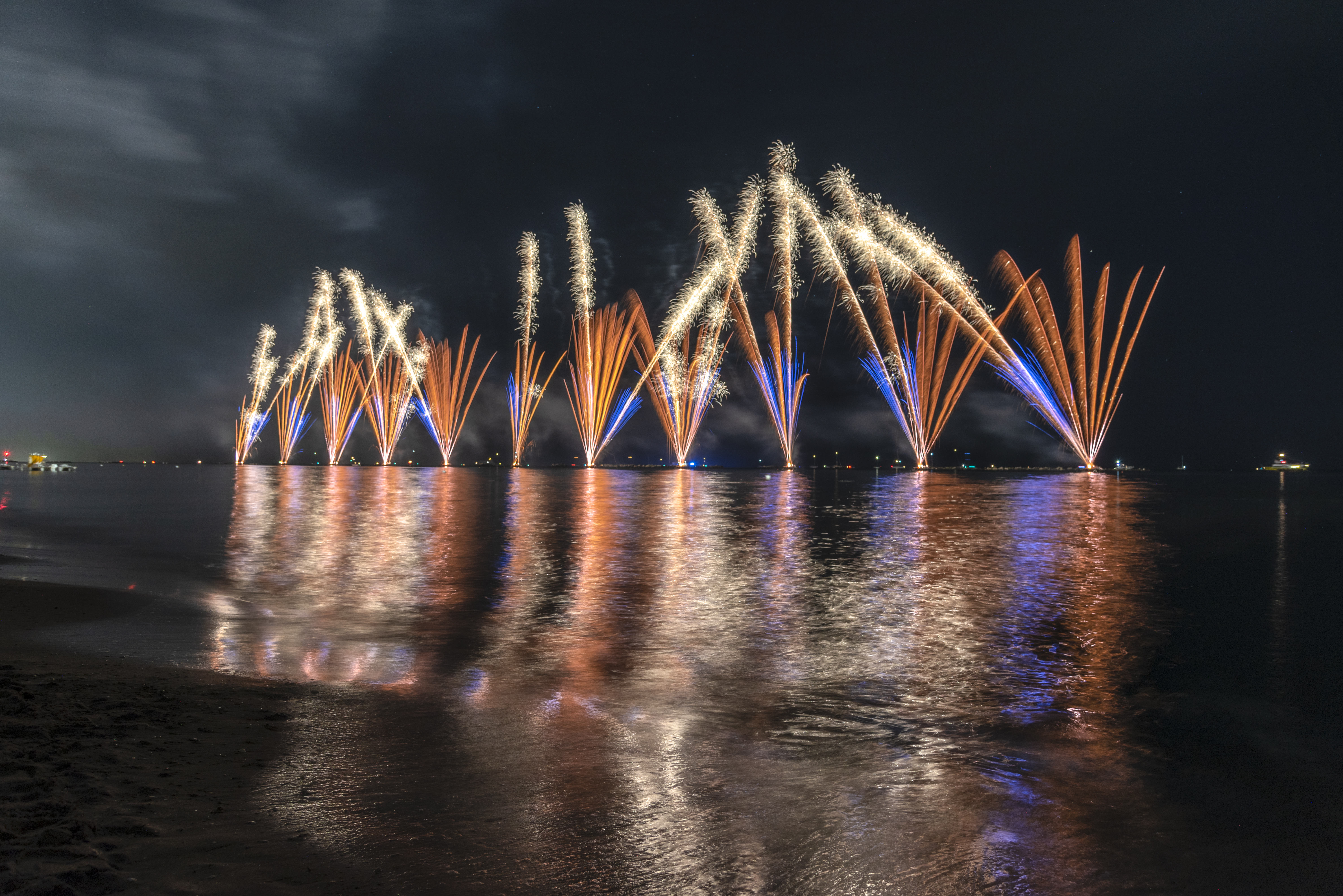 I fuochi di Garibaldi hanno illuminato Cesenatico